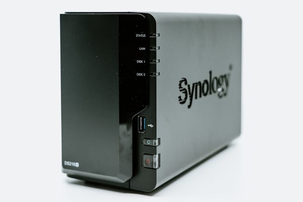 Synology 联手 Wasabi 后，企业备份的关键变量变了：不是“多一份云存储”，而是“恢复链路可控”